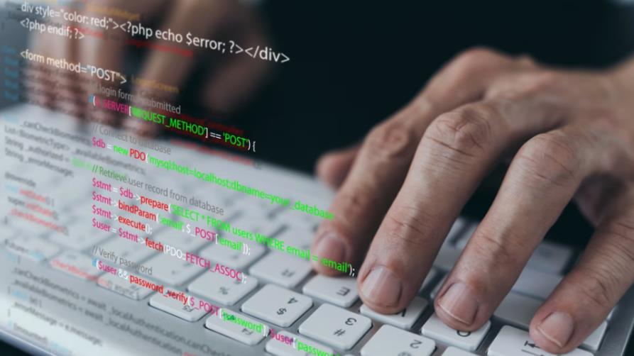 西城区小程序定制开发公司视角下SQL与T-SQL的差异化应用解析